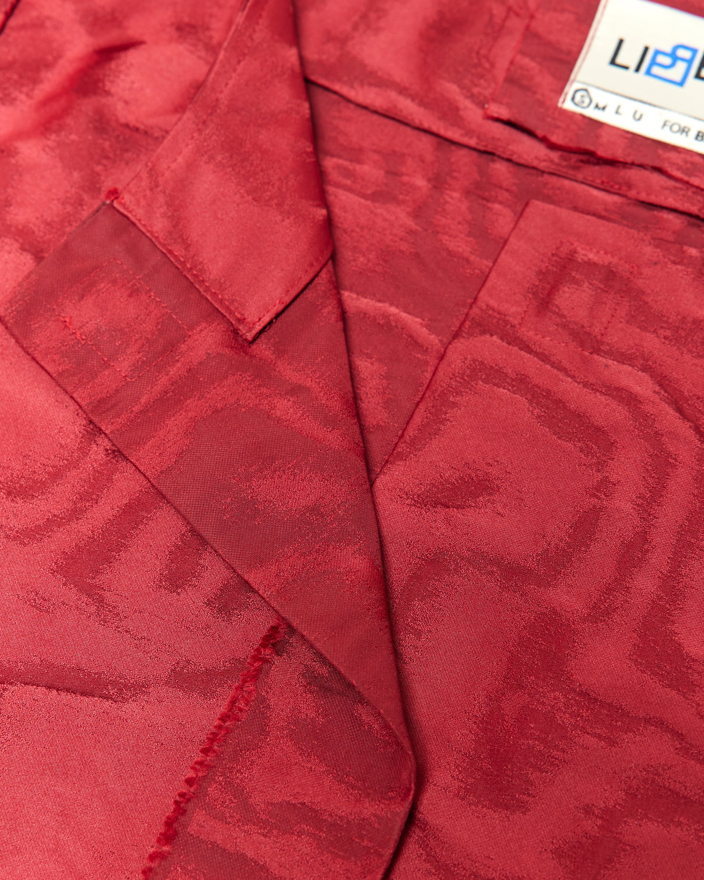 MOIRÉ red shirt