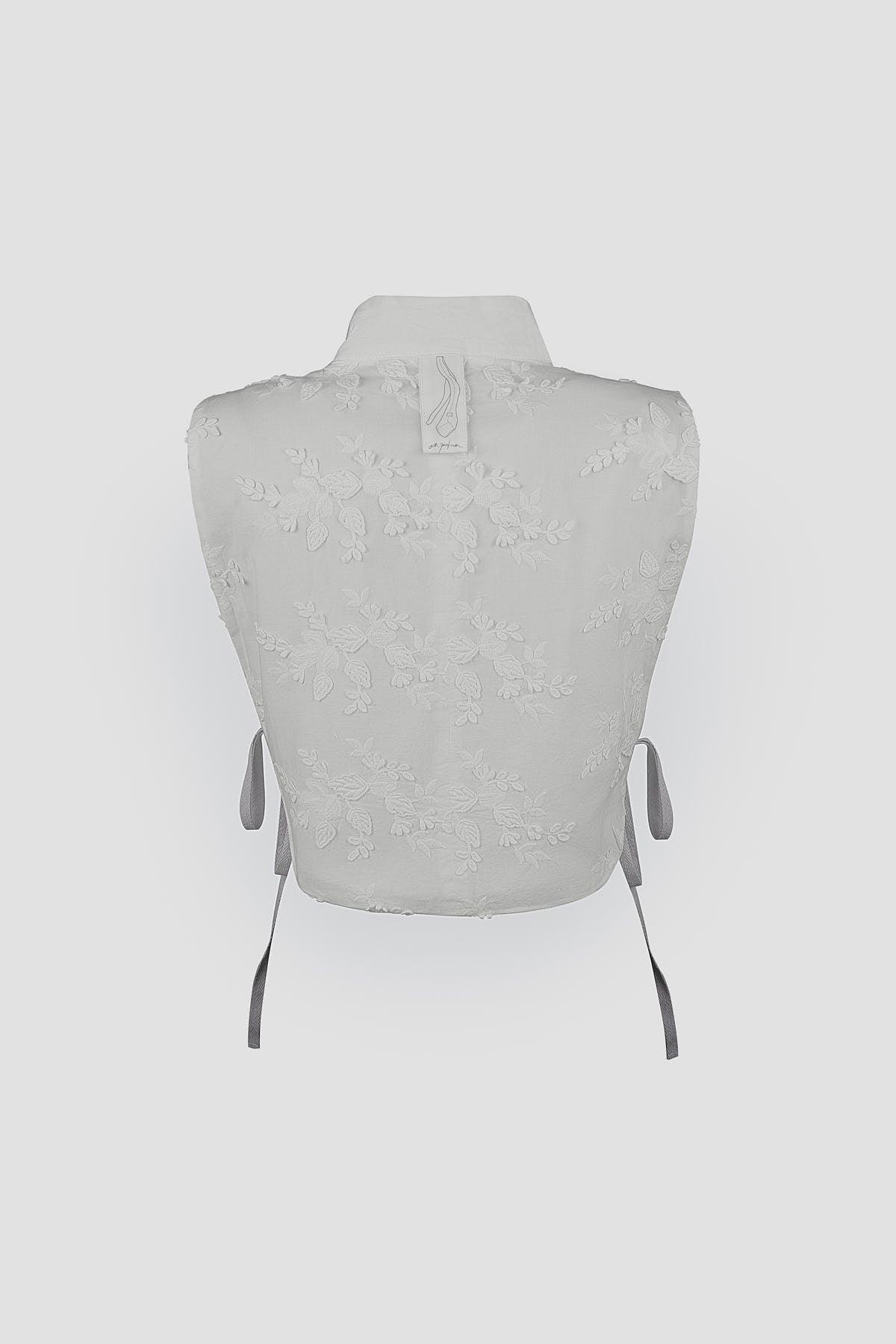 LEHENGUSU VEST WHITE FLOWERS - BIAAF LAB