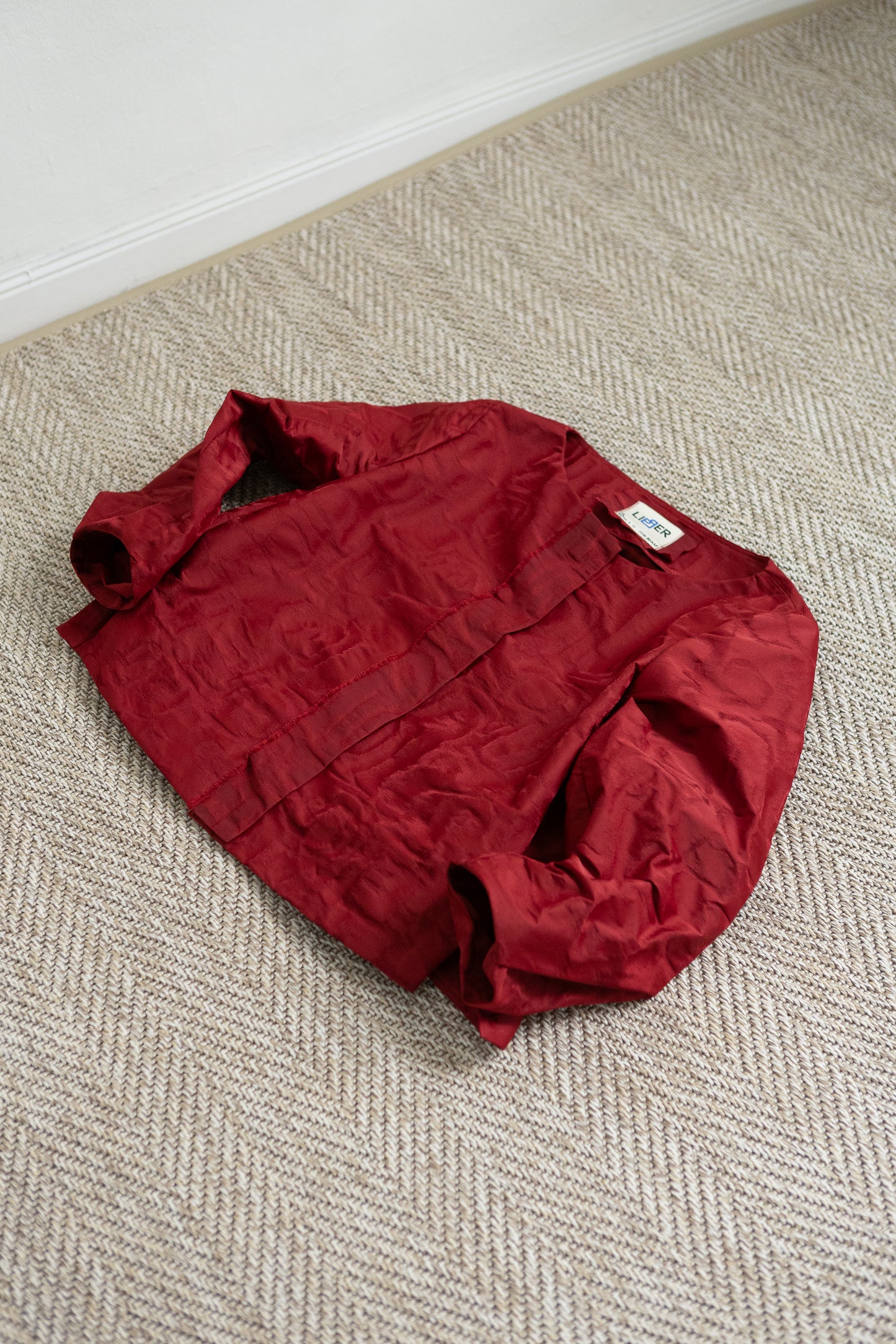 MOIRÉ red shirt